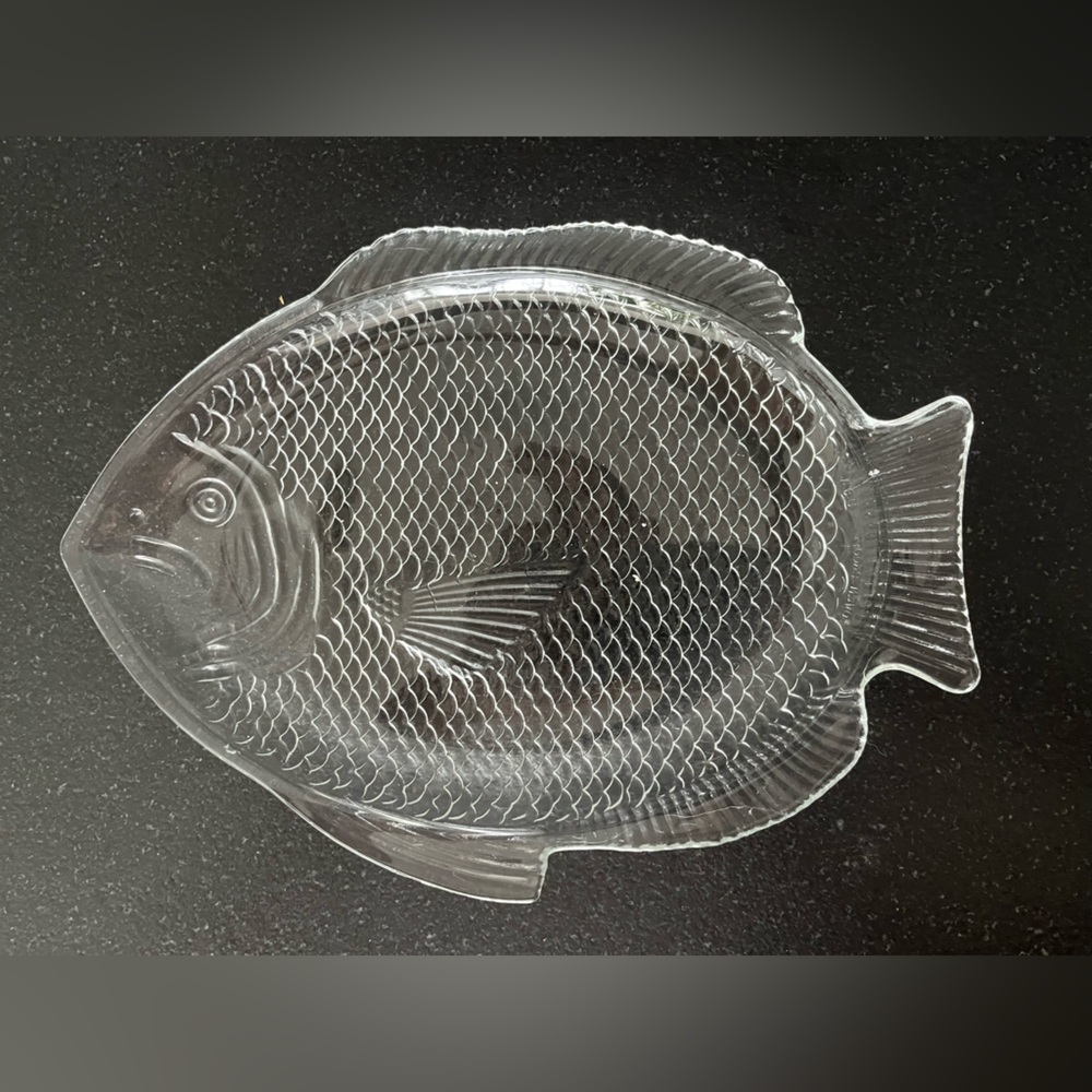 Vintage glass fish shaped serving platter. 11”x7”
